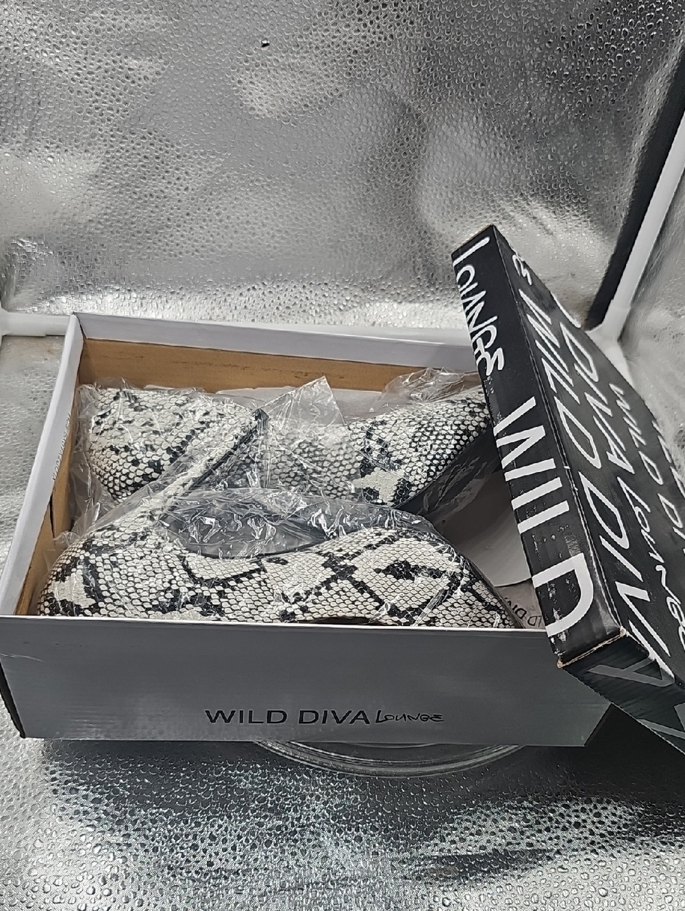 R Black And White Snake Pu Wild Diva heels Size 6 1/2 - Picture 11 of 13